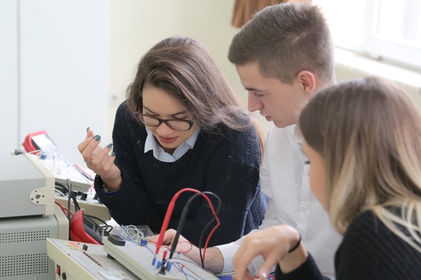 Students working together on electronics