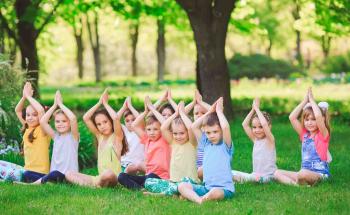 YOGA AND MEDITATION FOR TEACHERS FOCUSED ON KIDS AND TEENS: CONNECTING WITH OURSELVES.