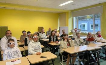 WATCHING A 3D FILM DURING THE SCHOOL VISIT IN TALLINN
