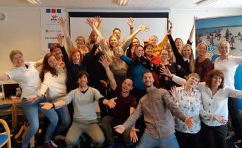 Group photo of participants finishing their Smart Teachers Play More course with big smiles and positive gestures.