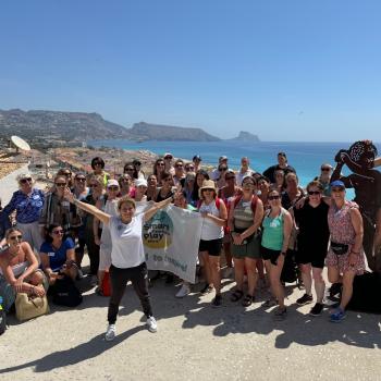Participants gather for a group photo overlooking the stunning coastline, celebrating play, movement, and well-being in education.