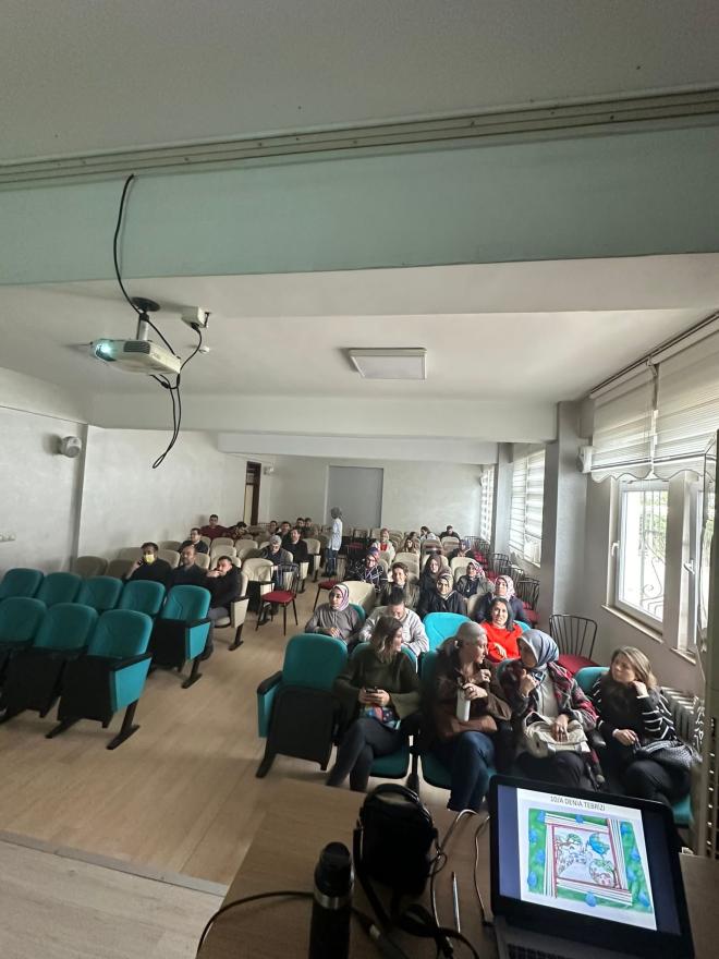 Öğretmenlerimizde farkındalık yaratmak amacıyla geri dönüşüm semineri düzenledik.