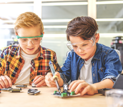 children experimenting in the classroom