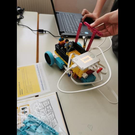 Lego Spike programming in OS Petra Preradovica