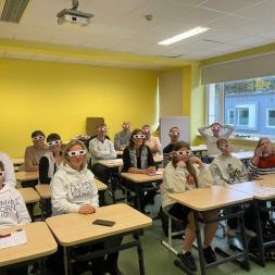 WATCHING A 3D FILM DURING THE SCHOOL VISIT IN TALLINN