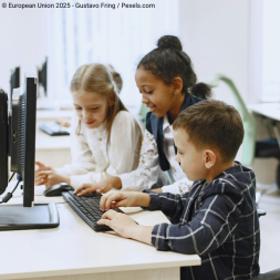 kids using computer