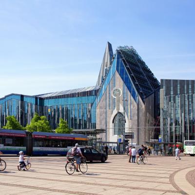 Augustusplatz in Leipzig. Bild von Caro Sodar auf Pixabay.