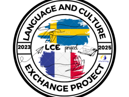 Black circle, 2023 on the left and 2025 on the right. Language and culture exchange project written around the black circle. The flags of Sweden and the oflag of France one above the other in the circle. A paper plane, envelops and e-Twinning log logo.