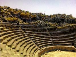 umm Qais is a beautiful  place in jordan that is located in the North of Jordan.  There are a lot of Roman buildings in Umm Qais.  They are very interesting. This is a photo of the Western Theatre which is the most  beautiful building