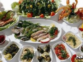 Olive oli dishes,kebabs,pita,pizza,apperatives and salads,stuffed rices,paella and a delicious table...Dream Food
