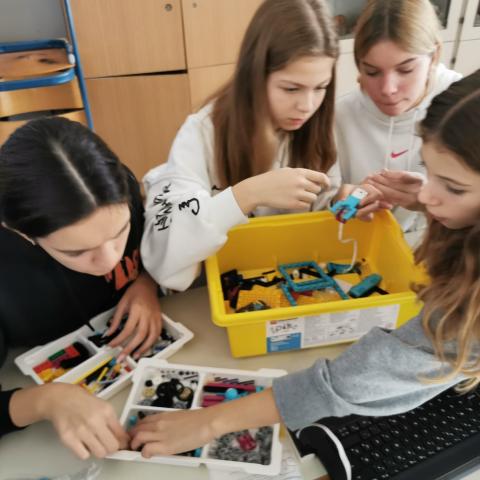 Lego Spike programming in OS Petra Preradovica