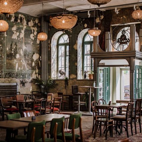bar & restaurant