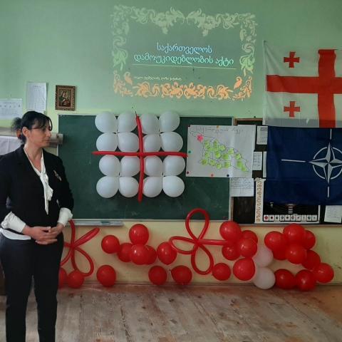 Let's make our flag with our little hands! Let's maKE our flag with our little hands!